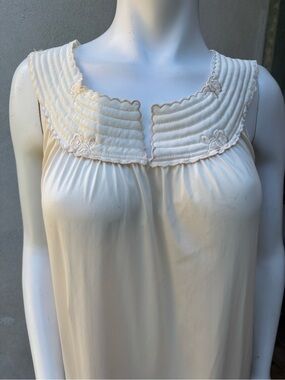 Vintage French Maid Lingerie Co Cream Nylon Maxi Nightgown - Size Medium